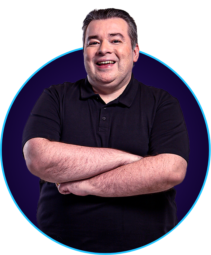 Foto do Romulo Mendonça apresentador, narrador da NBA e influencer agenciado pela Midia Hype